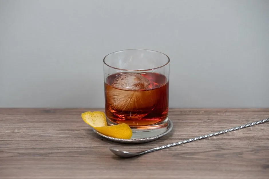 10 Classic Cocktails Everyone Should Know How to Make