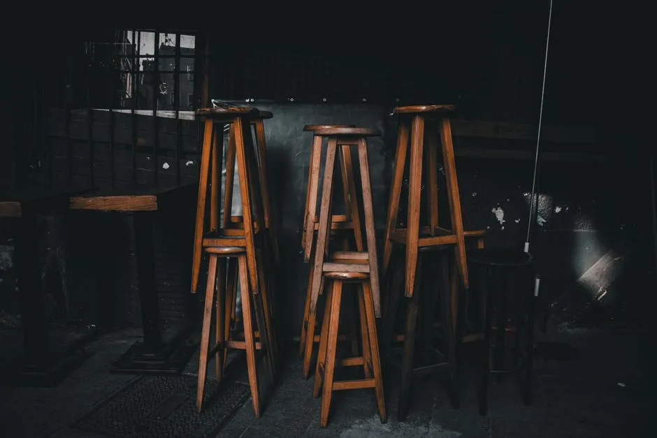 What Is a Speakeasy? Prohibition History to Modern Bars